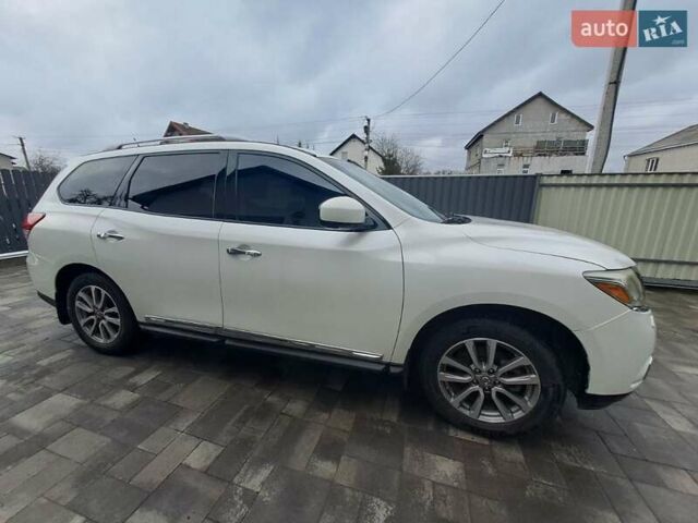 Белый Ниссан Патфайндер, объемом двигателя 3.5 л и пробегом 124 тыс. км за 13800 $, фото 1 на Automoto.ua