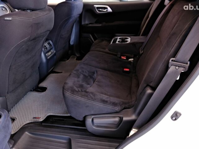 Белый Ниссан Патфайндер, объемом двигателя 3.5 л и пробегом 131 тыс. км за 10900 $, фото 7 на Automoto.ua