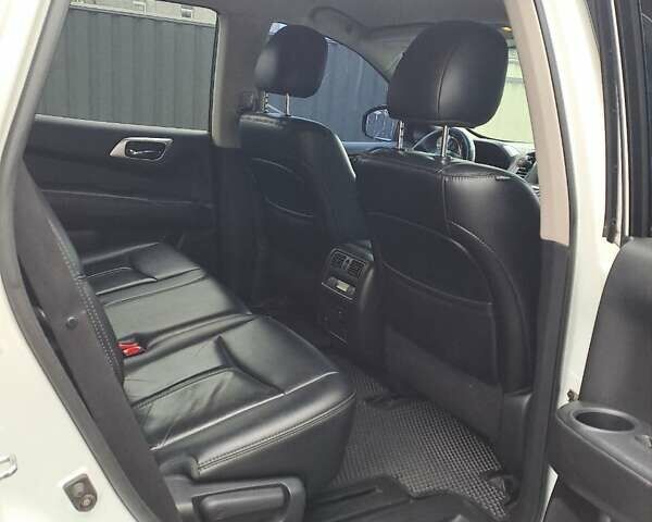 Белый Ниссан Патфайндер, объемом двигателя 3.5 л и пробегом 124 тыс. км за 13800 $, фото 10 на Automoto.ua