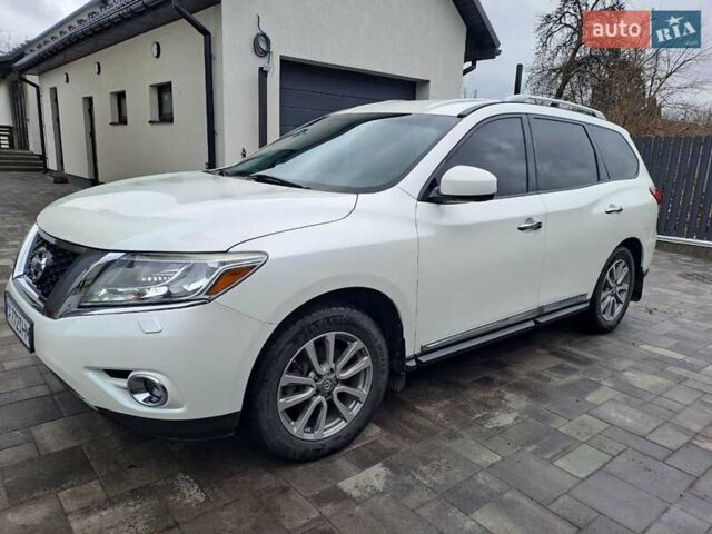 Белый Ниссан Патфайндер, объемом двигателя 3.5 л и пробегом 124 тыс. км за 13800 $, фото 2 на Automoto.ua