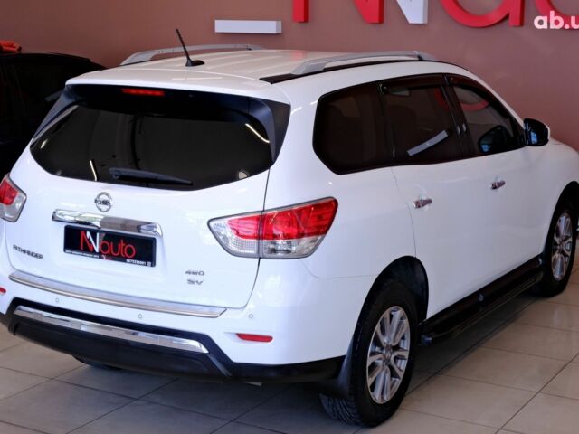 Белый Ниссан Патфайндер, объемом двигателя 3.5 л и пробегом 131 тыс. км за 10900 $, фото 4 на Automoto.ua