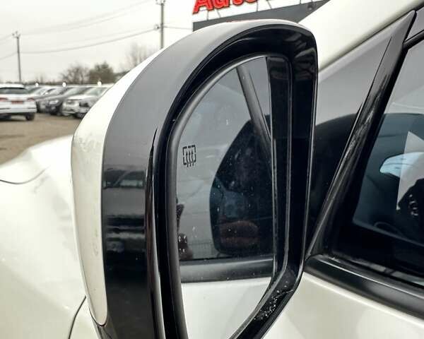 Белый Ниссан Патфайндер, объемом двигателя 3.5 л и пробегом 124 тыс. км за 13700 $, фото 7 на Automoto.ua