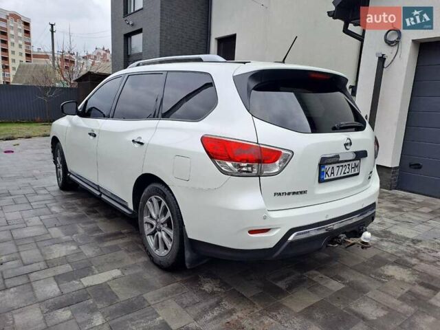 Белый Ниссан Патфайндер, объемом двигателя 3.5 л и пробегом 124 тыс. км за 13800 $, фото 6 на Automoto.ua
