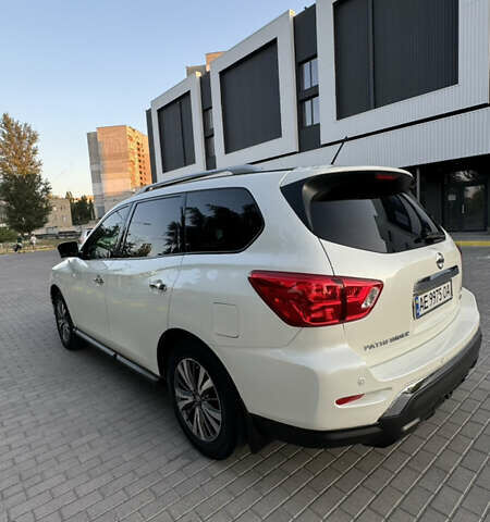 Белый Ниссан Патфайндер, объемом двигателя 3.5 л и пробегом 117 тыс. км за 17000 $, фото 6 на Automoto.ua