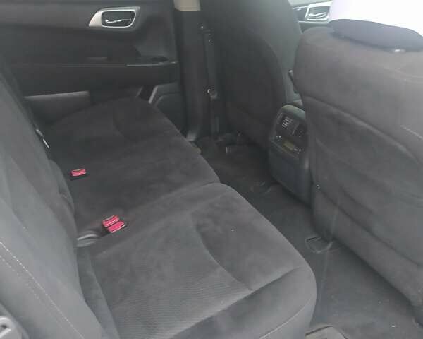 Белый Ниссан Патфайндер, объемом двигателя 3.5 л и пробегом 158 тыс. км за 14500 $, фото 6 на Automoto.ua