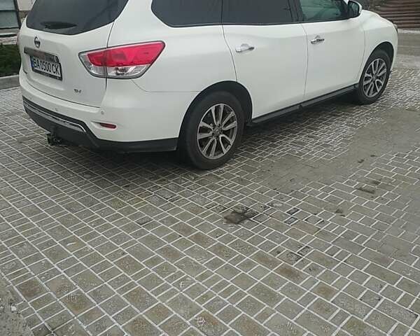 Белый Ниссан Патфайндер, объемом двигателя 3.5 л и пробегом 158 тыс. км за 14500 $, фото 3 на Automoto.ua