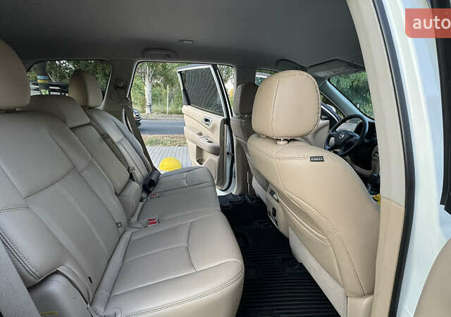 Белый Ниссан Патфайндер, объемом двигателя 3.5 л и пробегом 117 тыс. км за 17000 $, фото 9 на Automoto.ua