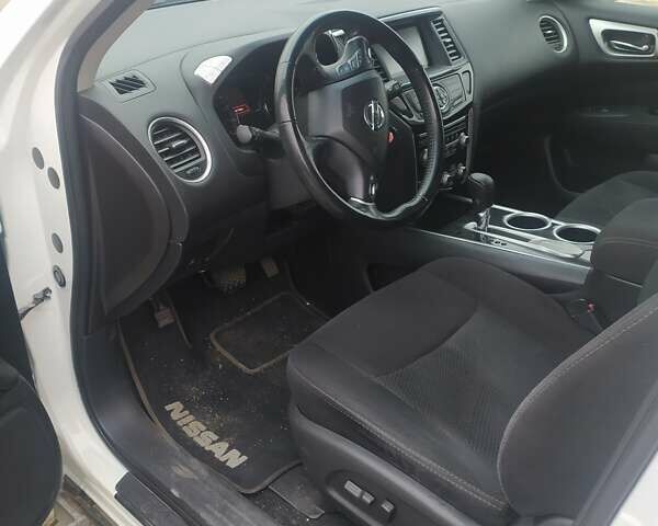 Белый Ниссан Патфайндер, объемом двигателя 3.5 л и пробегом 158 тыс. км за 14500 $, фото 7 на Automoto.ua