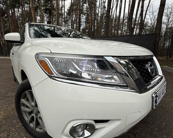 Білий Ніссан Патфайндер, об'ємом двигуна 3.5 л та пробігом 135 тис. км за 15900 $, фото 2 на Automoto.ua