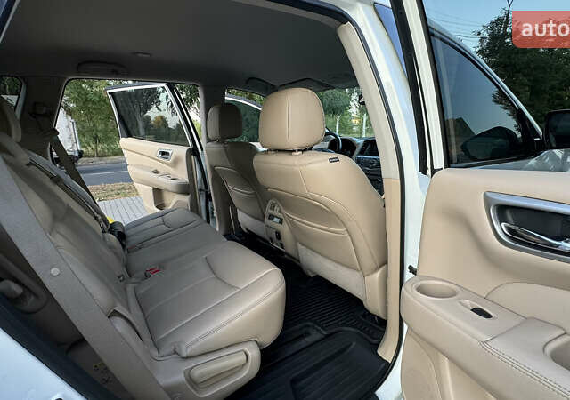 Белый Ниссан Патфайндер, объемом двигателя 3.5 л и пробегом 117 тыс. км за 17000 $, фото 13 на Automoto.ua