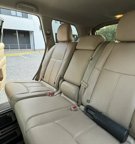 Белый Ниссан Патфайндер, объемом двигателя 3.5 л и пробегом 117 тыс. км за 17000 $, фото 8 на Automoto.ua