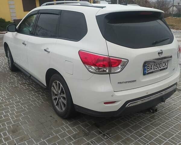 Белый Ниссан Патфайндер, объемом двигателя 3.5 л и пробегом 158 тыс. км за 14500 $, фото 4 на Automoto.ua
