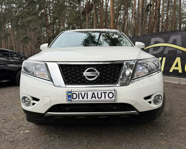 Білий Ніссан Патфайндер, об'ємом двигуна 3.5 л та пробігом 135 тис. км за 15900 $, фото 1 на Automoto.ua