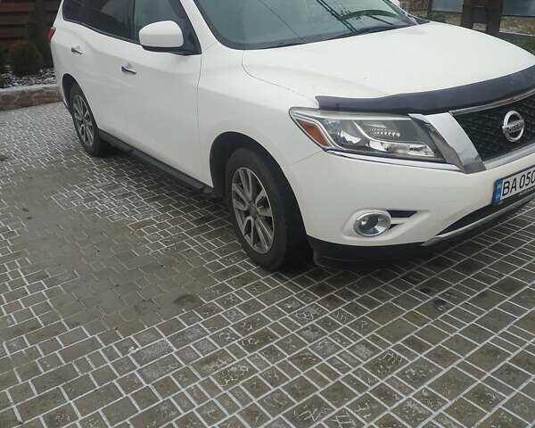 Белый Ниссан Патфайндер, объемом двигателя 3.5 л и пробегом 158 тыс. км за 14500 $, фото 2 на Automoto.ua