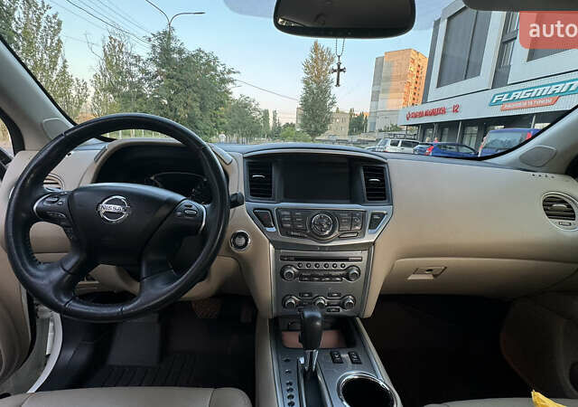 Белый Ниссан Патфайндер, объемом двигателя 3.5 л и пробегом 117 тыс. км за 17000 $, фото 15 на Automoto.ua