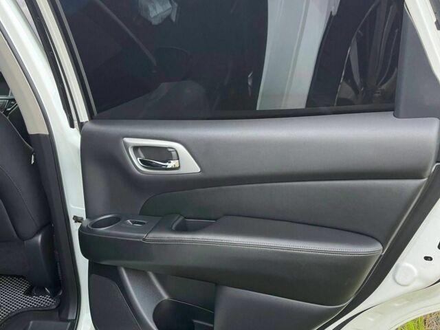 Белый Ниссан Патфайндер, объемом двигателя 3.5 л и пробегом 110 тыс. км за 15000 $, фото 14 на Automoto.ua