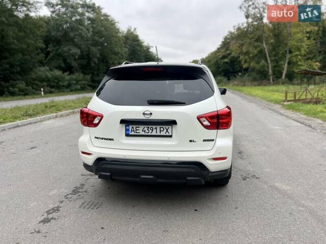 Ніссан Патфайндер 2017 у Красилове на Automoto.ua Білий Ніссан Патфайндер, об'ємом двигуна 3.5 л та пробігом 49 тис. км за 18600 $, фото 5 на Automoto.ua