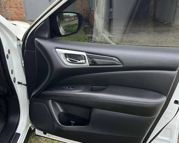 Білий Ніссан Патфайндер, об'ємом двигуна 3.5 л та пробігом 110 тис. км за 15700 $, фото 10 на Automoto.ua