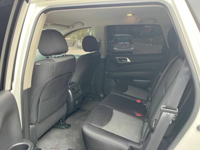 Белый Ниссан Патфайндер, объемом двигателя 3.5 л и пробегом 110 тыс. км за 15000 $, фото 15 на Automoto.ua