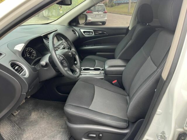 Белый Ниссан Патфайндер, объемом двигателя 3.5 л и пробегом 110 тыс. км за 15000 $, фото 16 на Automoto.ua