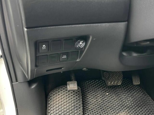 Белый Ниссан Патфайндер, объемом двигателя 3.5 л и пробегом 110 тыс. км за 15000 $, фото 17 на Automoto.ua