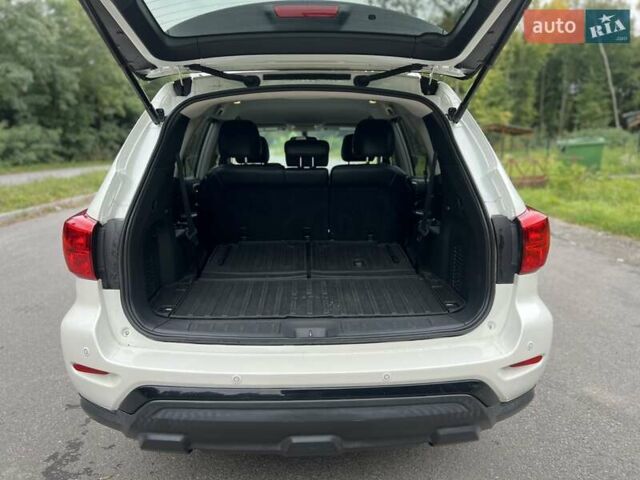 Ніссан Патфайндер 2017 у Красилове на Automoto.ua Білий Ніссан Патфайндер, об'ємом двигуна 3.5 л та пробігом 49 тис. км за 18600 $, фото 7 на Automoto.ua