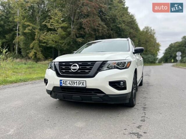 Ніссан Патфайндер 2017 у Красилове на Automoto.ua Білий Ніссан Патфайндер, об'ємом двигуна 3.5 л та пробігом 49 тис. км за 18600 $, фото 1 на Automoto.ua