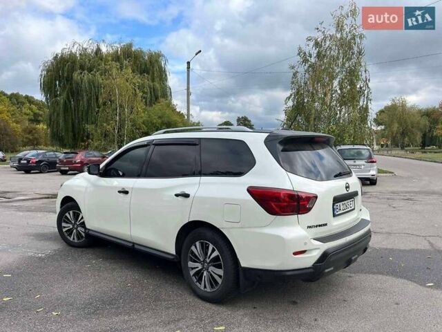 Білий Ніссан Патфайндер, об'ємом двигуна 3.5 л та пробігом 110 тис. км за 15700 $, фото 2 на Automoto.ua
