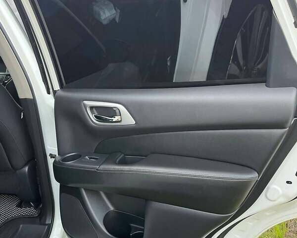 Білий Ніссан Патфайндер, об'ємом двигуна 3.5 л та пробігом 110 тис. км за 15700 $, фото 13 на Automoto.ua