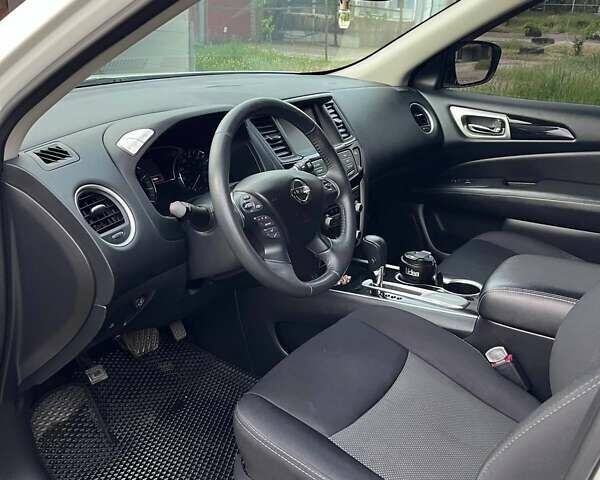 Білий Ніссан Патфайндер, об'ємом двигуна 3.5 л та пробігом 110 тис. км за 15700 $, фото 8 на Automoto.ua