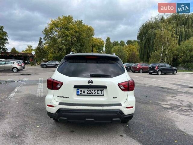 Білий Ніссан Патфайндер, об'ємом двигуна 3.5 л та пробігом 110 тис. км за 15700 $, фото 3 на Automoto.ua