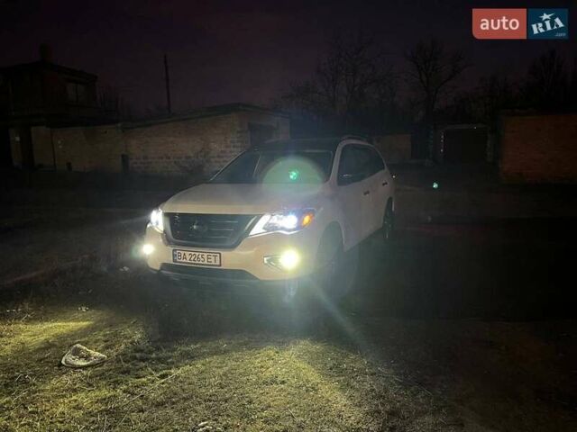 Білий Ніссан Патфайндер, об'ємом двигуна 3.5 л та пробігом 110 тис. км за 15700 $, фото 4 на Automoto.ua