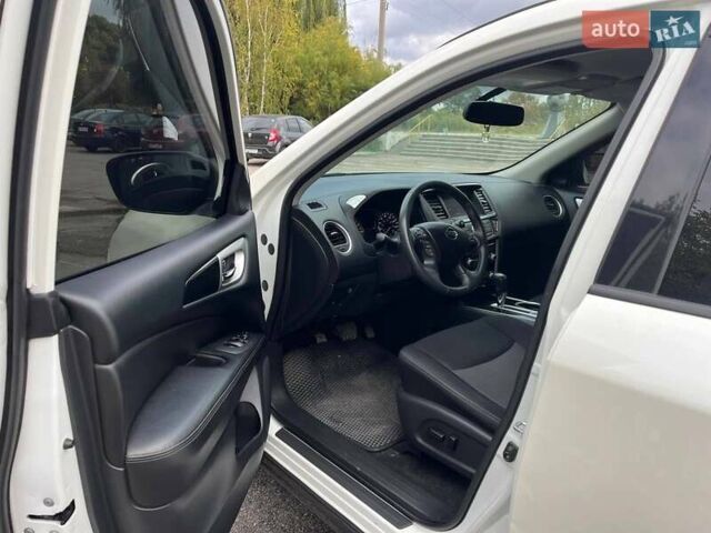 Білий Ніссан Патфайндер, об'ємом двигуна 3.5 л та пробігом 110 тис. км за 15700 $, фото 18 на Automoto.ua