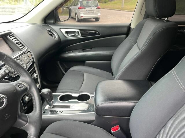 Белый Ниссан Патфайндер, объемом двигателя 3.5 л и пробегом 110 тыс. км за 15000 $, фото 18 на Automoto.ua