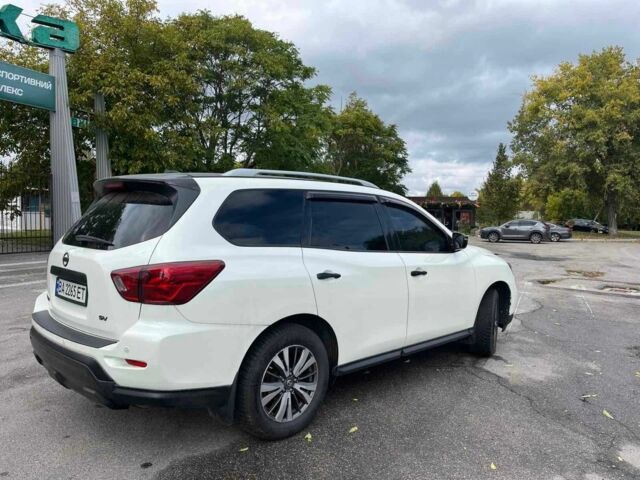 Белый Ниссан Патфайндер, объемом двигателя 3.5 л и пробегом 110 тыс. км за 15000 $, фото 2 на Automoto.ua