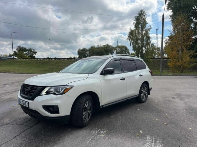 Белый Ниссан Патфайндер, объемом двигателя 3.5 л и пробегом 110 тыс. км за 15000 $, фото 1 на Automoto.ua