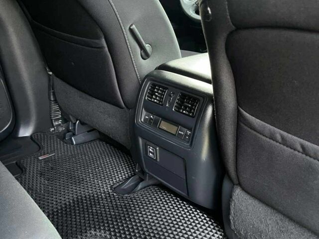 Белый Ниссан Патфайндер, объемом двигателя 3.5 л и пробегом 110 тыс. км за 15000 $, фото 10 на Automoto.ua