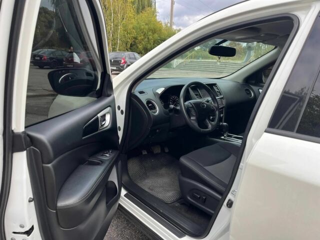 Белый Ниссан Патфайндер, объемом двигателя 3.5 л и пробегом 110 тыс. км за 15000 $, фото 19 на Automoto.ua