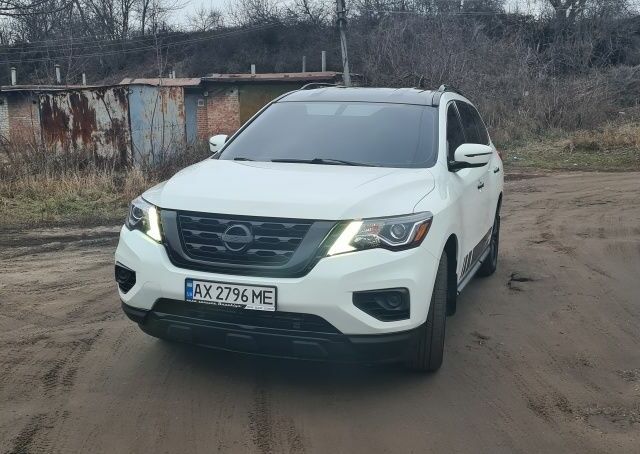 Белый Ниссан Патфайндер, объемом двигателя 3.5 л и пробегом 67 тыс. км за 18000 $, фото 6 на Automoto.ua