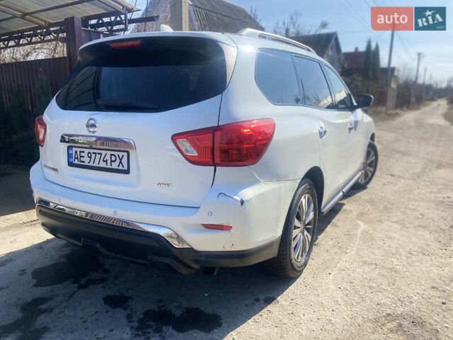Білий Ніссан Патфайндер, об'ємом двигуна 3.5 л та пробігом 165 тис. км за 15500 $, фото 3 на Automoto.ua