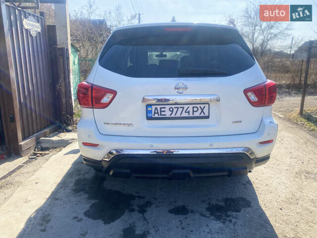 Білий Ніссан Патфайндер, об'ємом двигуна 3.5 л та пробігом 165 тис. км за 15500 $, фото 4 на Automoto.ua
