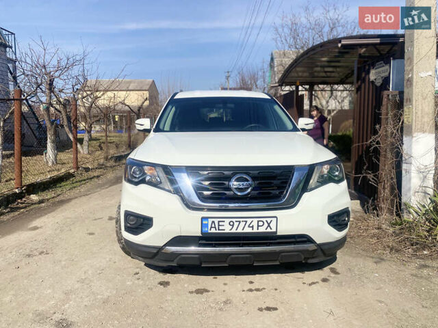 Білий Ніссан Патфайндер, об'ємом двигуна 3.5 л та пробігом 165 тис. км за 15500 $, фото 6 на Automoto.ua