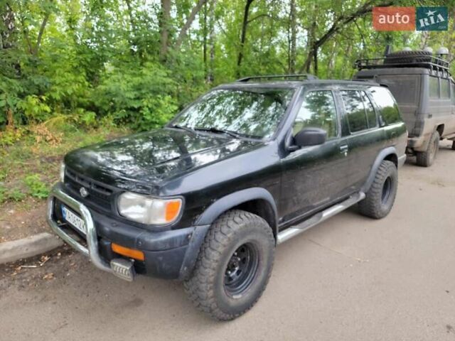 Чорний Ніссан Патфайндер, об'ємом двигуна 3.3 л та пробігом 285 тис. км за 5000 $, фото 2 на Automoto.ua