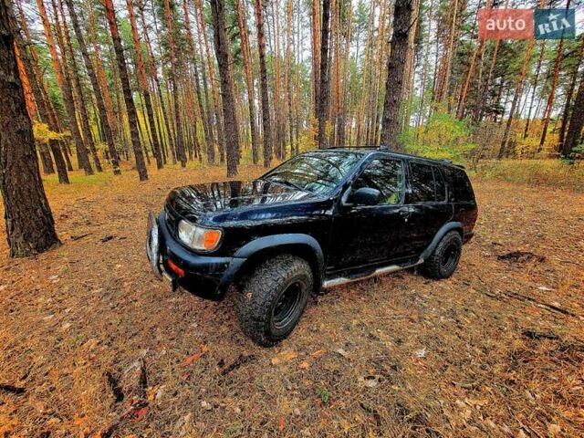 Чорний Ніссан Патфайндер, об'ємом двигуна 3.3 л та пробігом 285 тис. км за 5000 $, фото 5 на Automoto.ua
