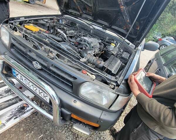 Чорний Ніссан Патфайндер, об'ємом двигуна 3.3 л та пробігом 285 тис. км за 5000 $, фото 9 на Automoto.ua