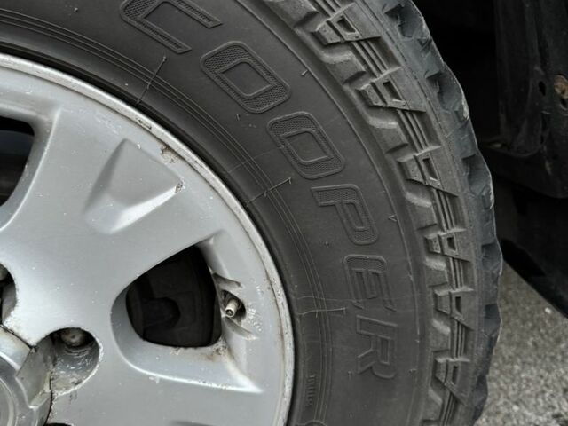 Чорний Ніссан Патфайндер, об'ємом двигуна 3.3 л та пробігом 465 тис. км за 5600 $, фото 22 на Automoto.ua