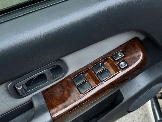 Чорний Ніссан Патфайндер, об'ємом двигуна 3.3 л та пробігом 465 тис. км за 5600 $, фото 11 на Automoto.ua