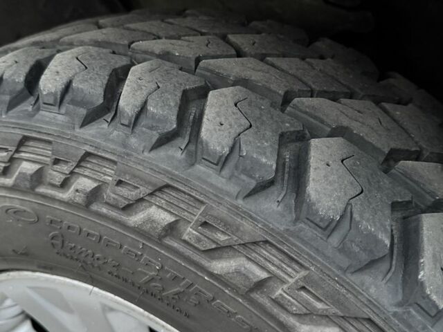 Чорний Ніссан Патфайндер, об'ємом двигуна 3.3 л та пробігом 465 тис. км за 5600 $, фото 21 на Automoto.ua