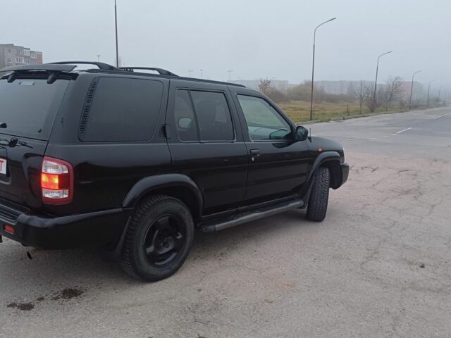 Черный Ниссан Патфайндер, объемом двигателя 3.5 л и пробегом 286 тыс. км за 4637 $, фото 5 на Automoto.ua