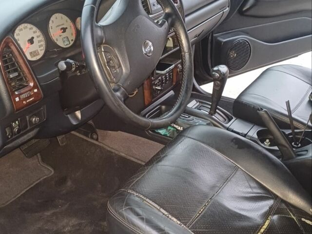 Черный Ниссан Патфайндер, объемом двигателя 3.5 л и пробегом 286 тыс. км за 4637 $, фото 10 на Automoto.ua